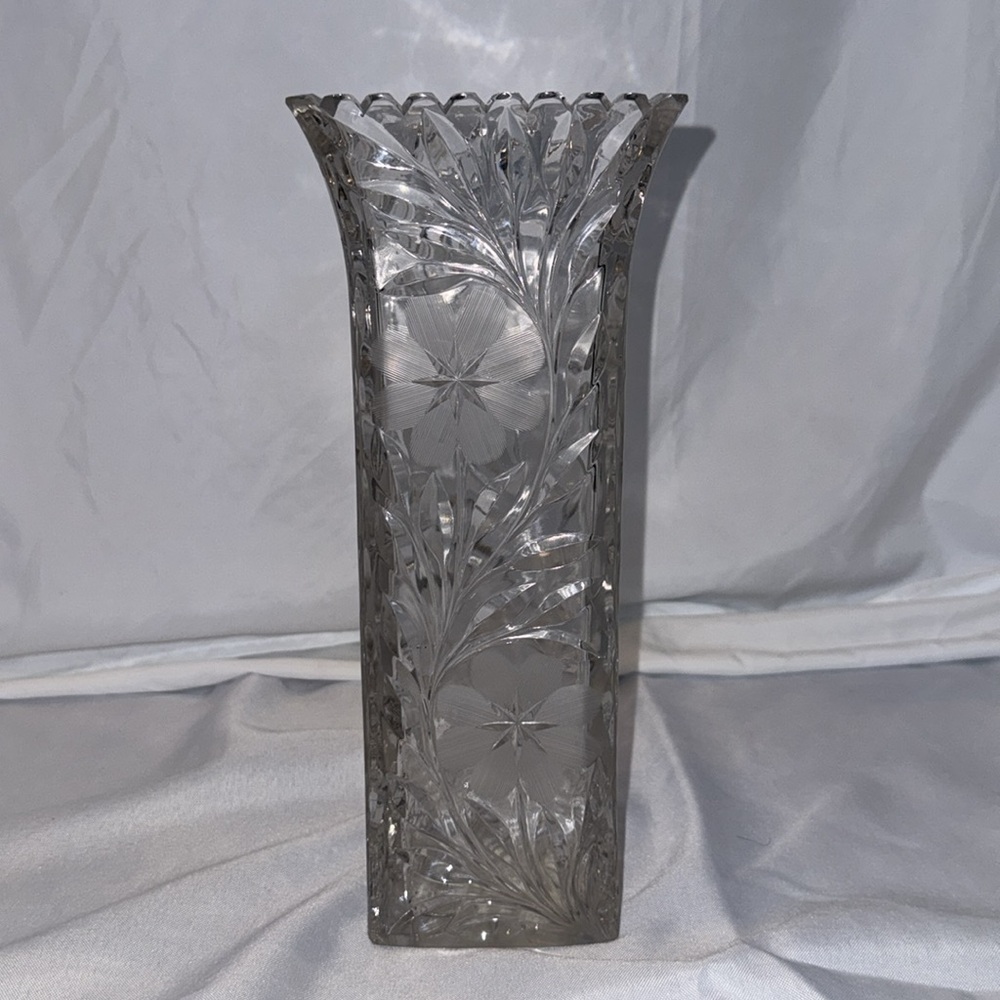 Antique MCKEE Floral Crystal Heavy Glass Vase with Etched Flowers and Leaves - Picture 2 of 8